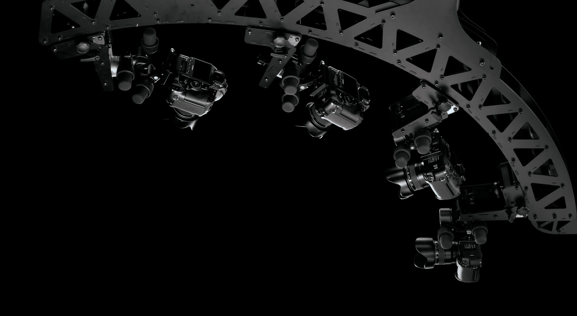 PhotoRobot Multi-Cam verfügt über 13 Positionen für die Kamerabefestigung in einem Abstand von 7,5 Grad.