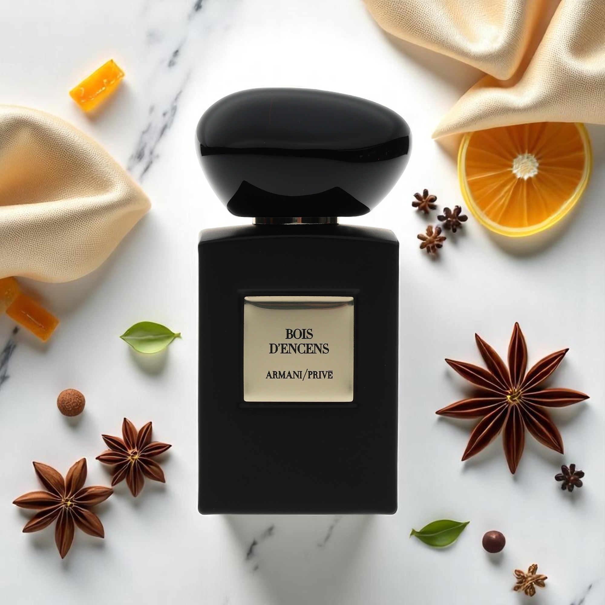 En baggrund af duftingredienser komplimenterer et produktfoto af Bois D'Encens af Armani/Prive.